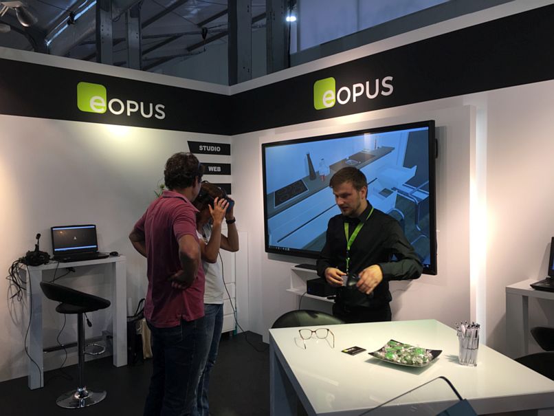eOPUS presenting STUDIO in VR